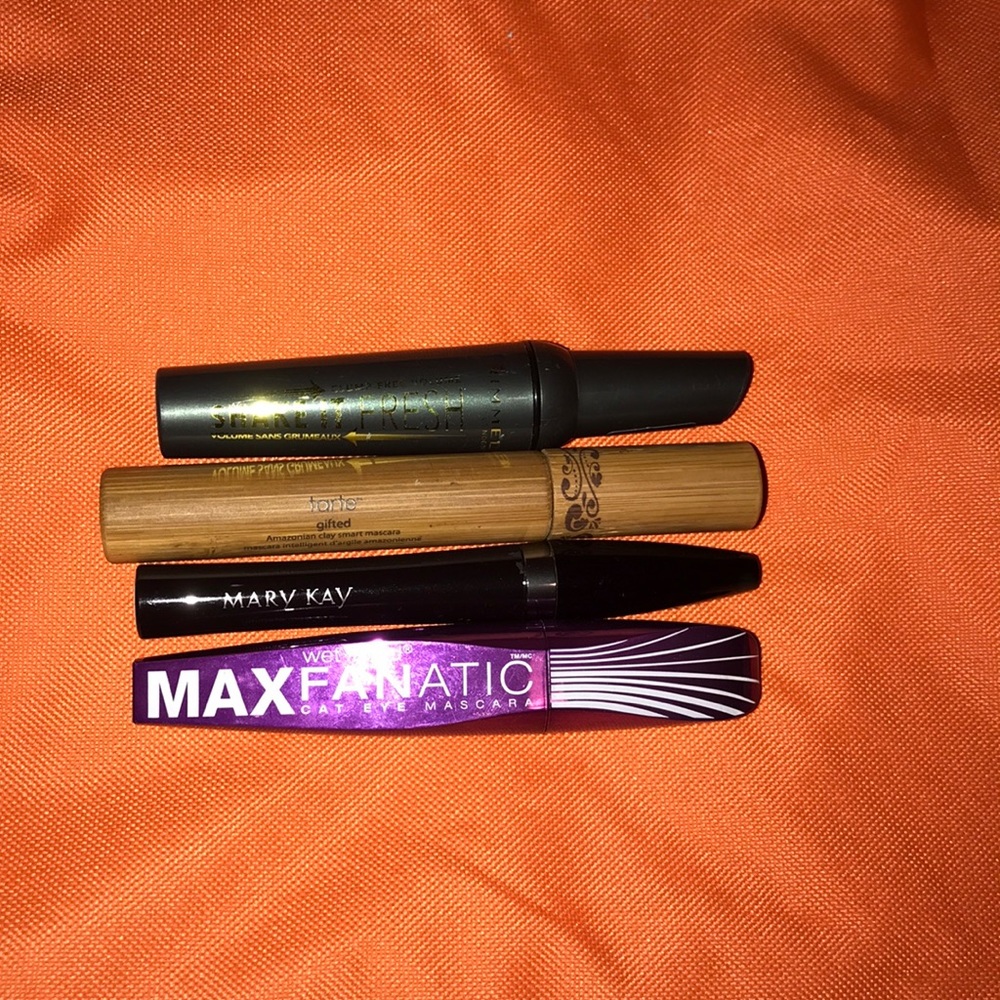 Mascara lot!